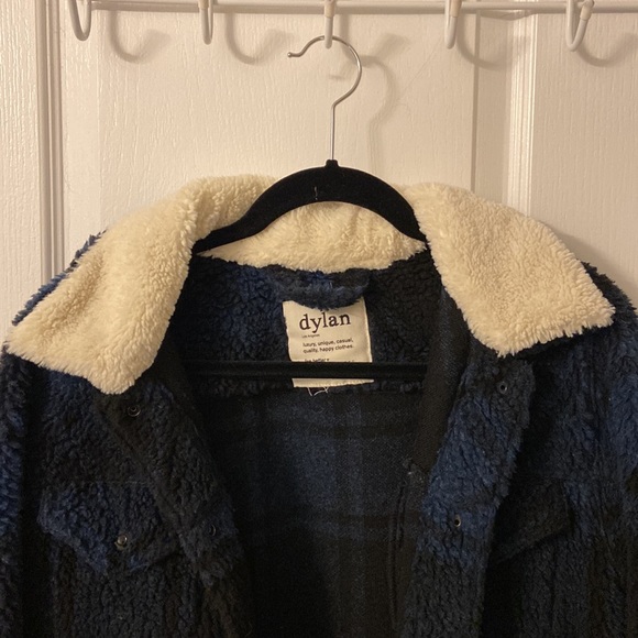 Sherpa collared jacket in size small - Picture 3 of 6